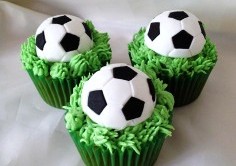easy green velvet football cupcakes for 2014 fifa world cup-t07925