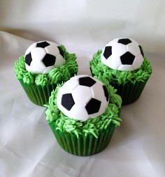easy green velvet football cupcakes for 2014 fifa world cup-t07925